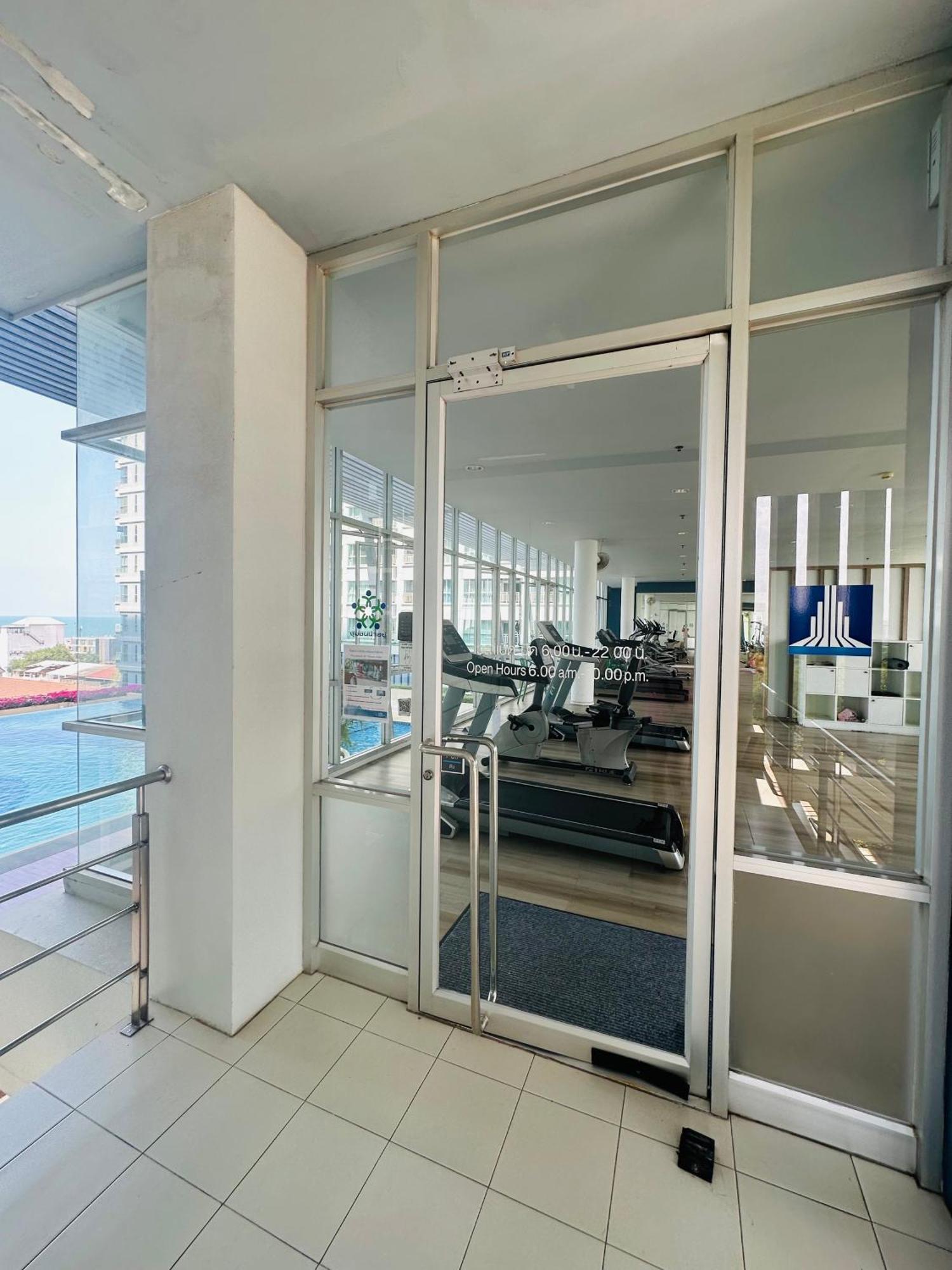 Seaview Beach Room Lumpini-Pool And Gym Face To Ocean Jomtien Exterior foto