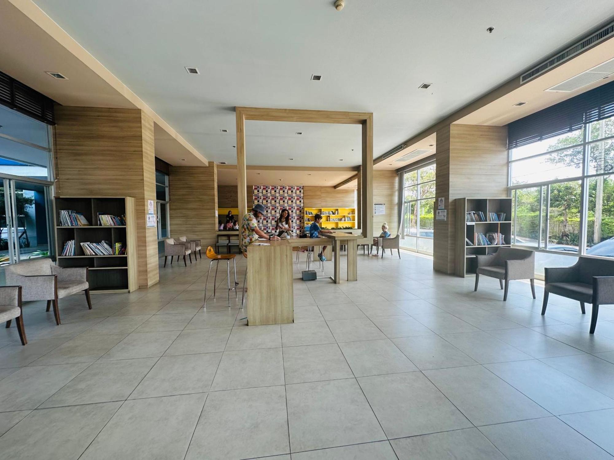 Seaview Beach Room Lumpini-Pool And Gym Face To Ocean Jomtien Exterior foto