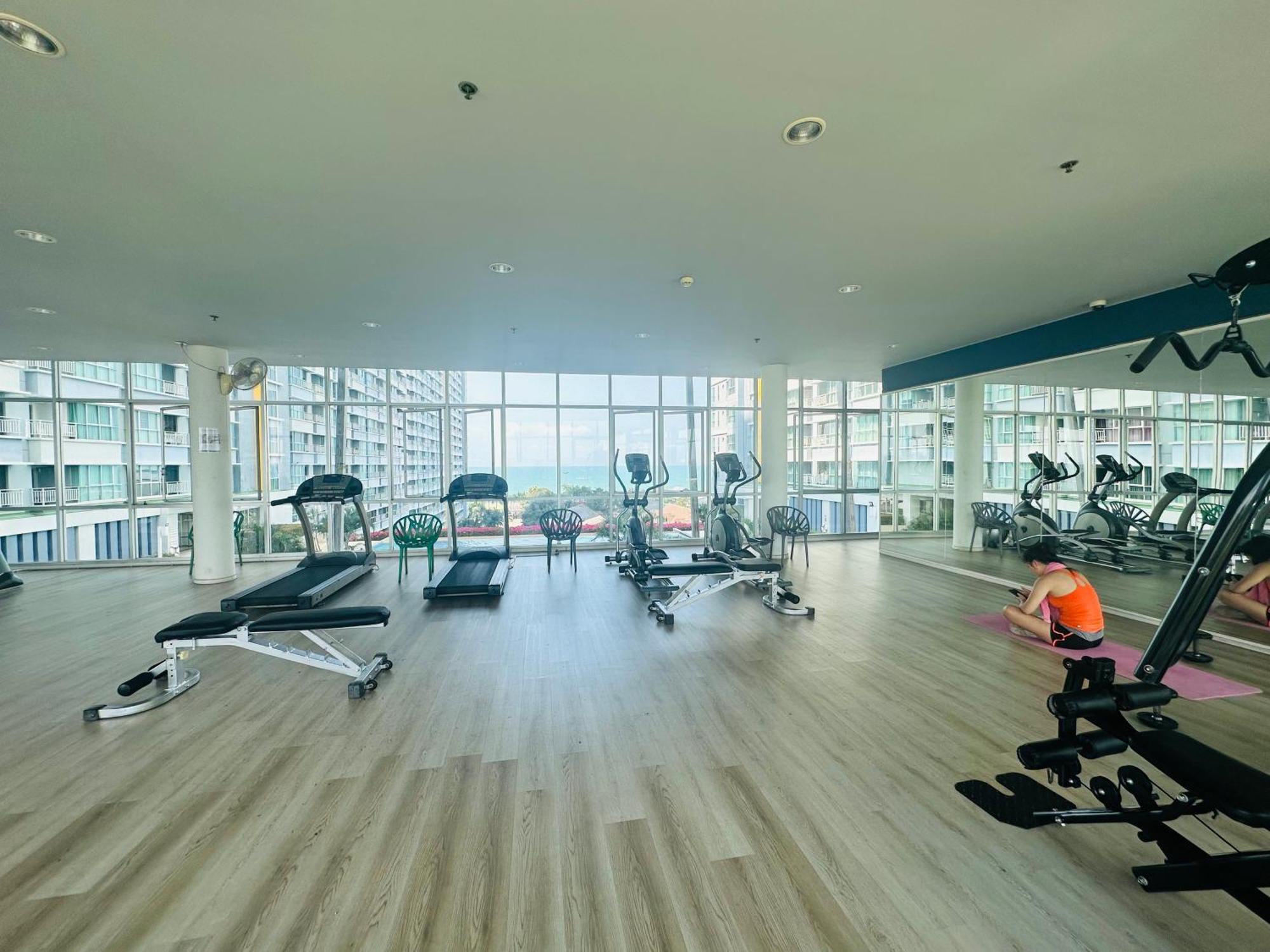 Seaview Beach Room Lumpini-Pool And Gym Face To Ocean Jomtien Exterior foto