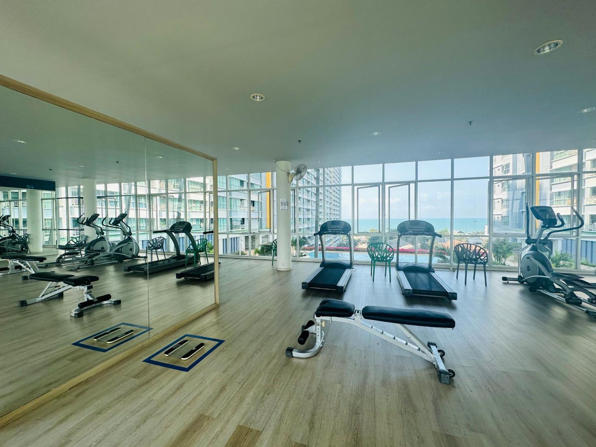 Seaview Beach Room Lumpini-Pool And Gym Face To Ocean Jomtien Exterior foto